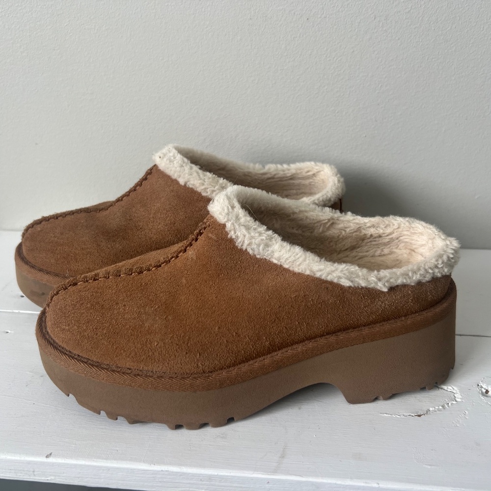 Ugg Clogs - Picture 2 of 5